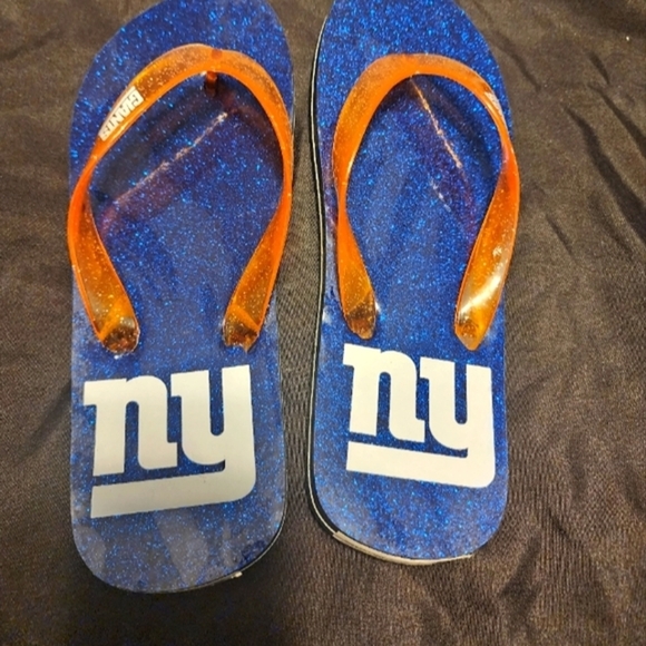 NY Giants Women's Sparkly‎ Flip Flop. Small. New! Cute, trendy, different. - Picture 1 of 10